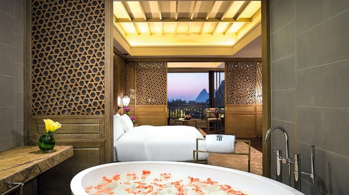 Banyan Tree Yangshuo Pagoda-Lake-Suite