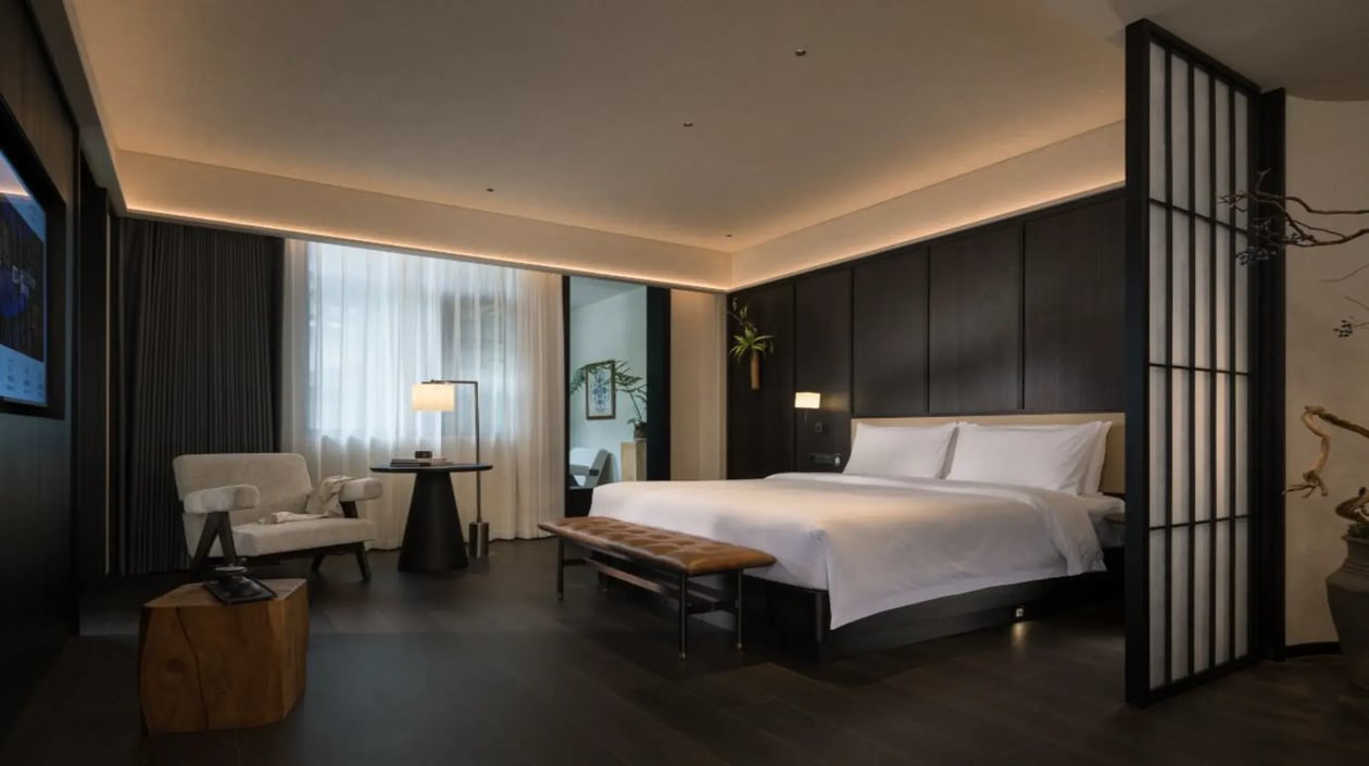 FUNGEE S Hotel tweepersoonskamer met uizticht op tuin