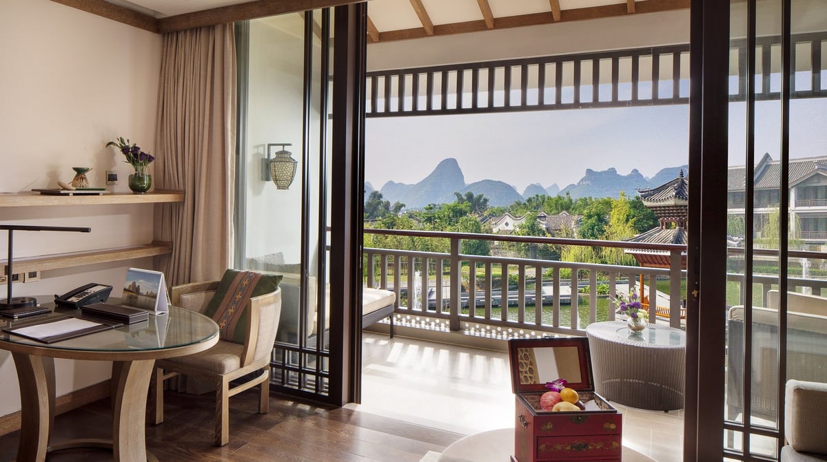 Pagoda Lake Suite Banyan Tree Yangshuo (1)
