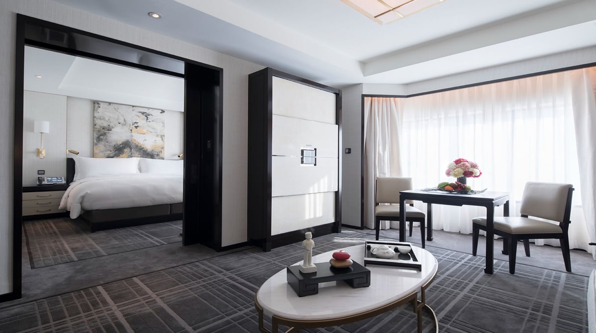 Peninsula Beijing - Superior Suite - living room (1)
