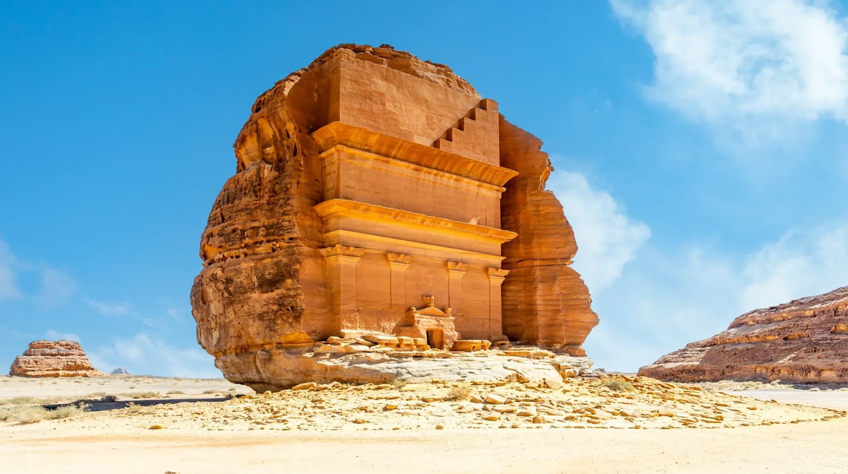 Saudi Arabia Alula ruine shutterstock_2318795203