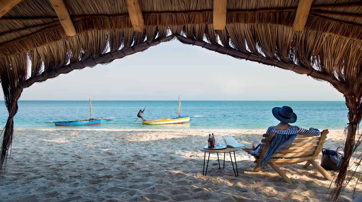 andBeyond Benguerra breakfast on beach