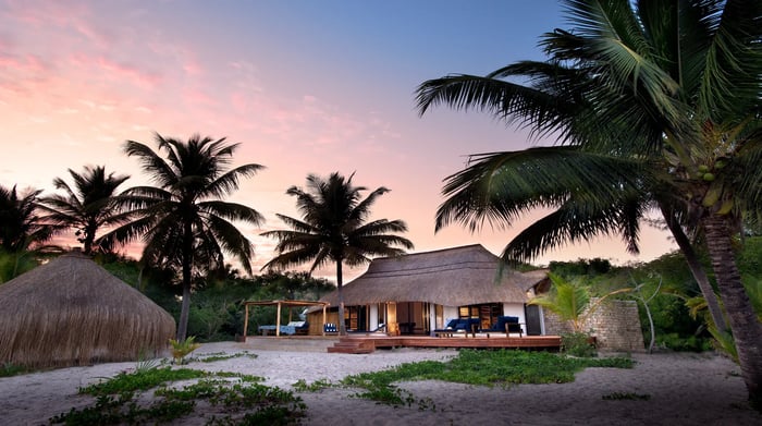 andBeyond Benguerra casinha exterior sunset