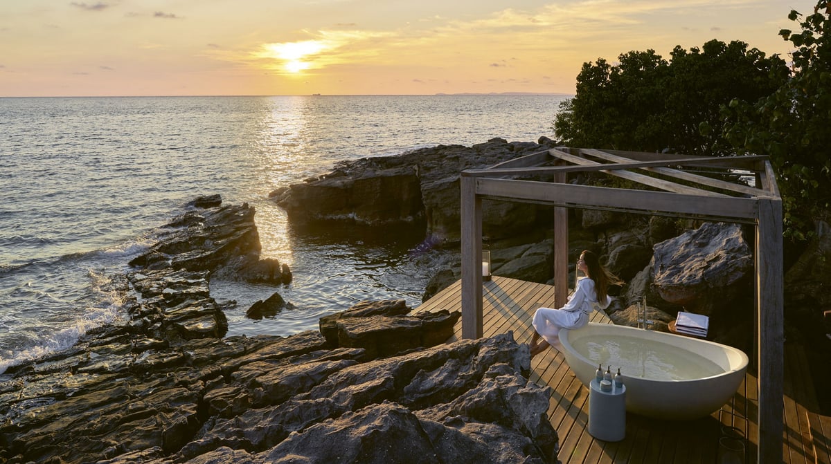 Six Senses Krabey Island -Outdoor_bathtub_at_The_Beach_Retreat