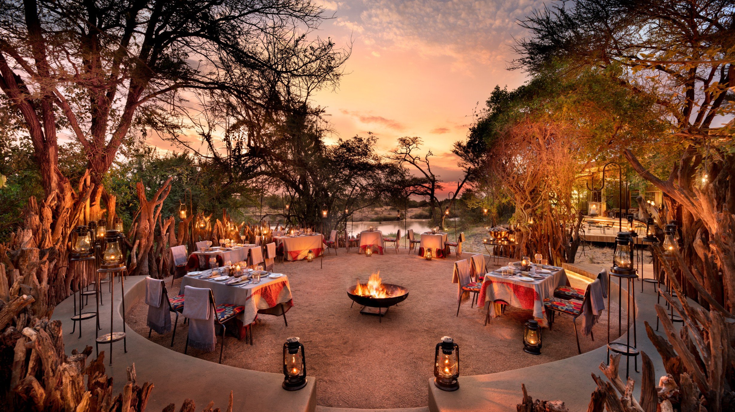 Tanzania-andbeyond-Grumeti-Serengeti-River-Lodge-Experiences-Boma-dinner _1_