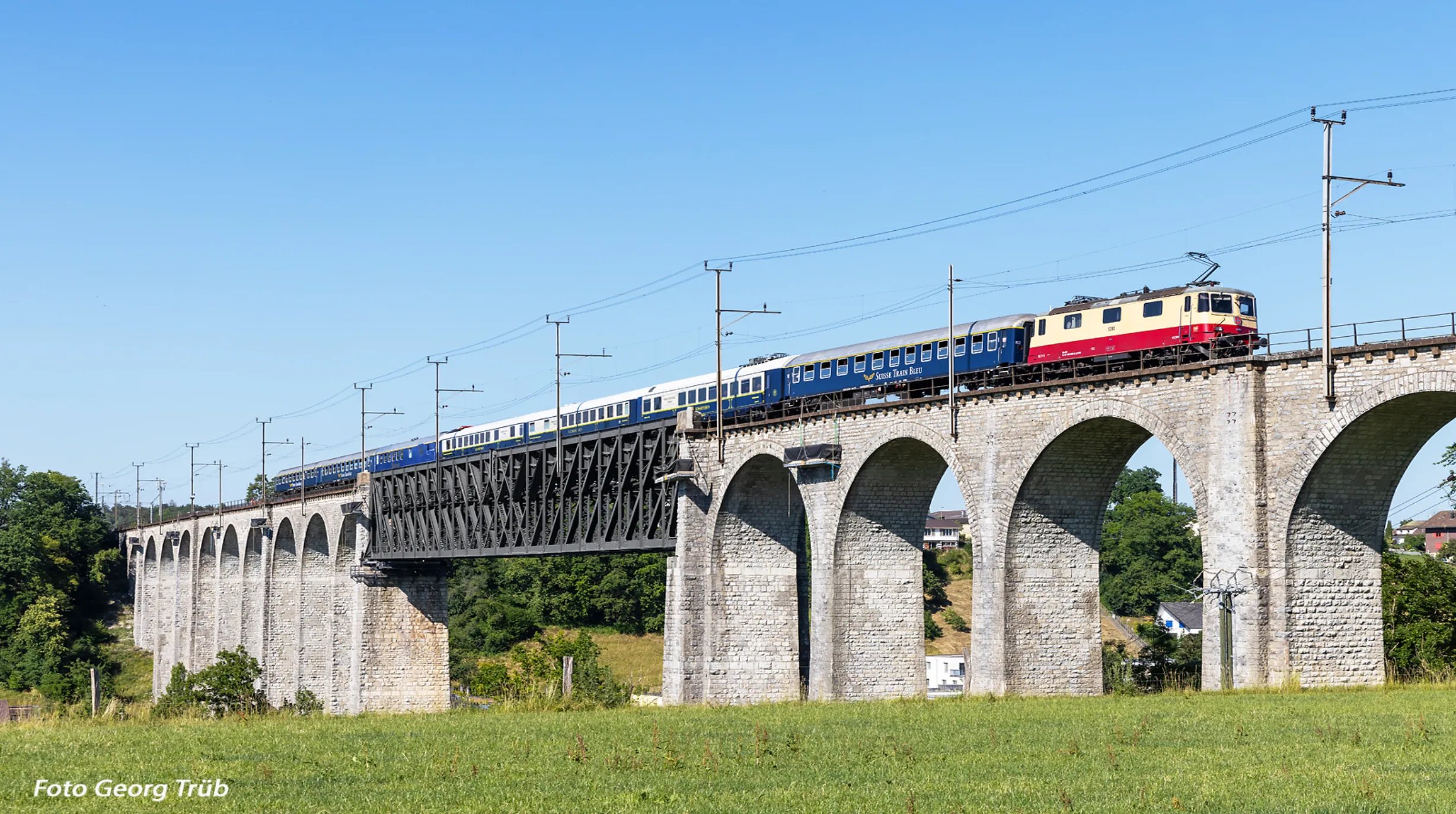 Suisse Train Blue 