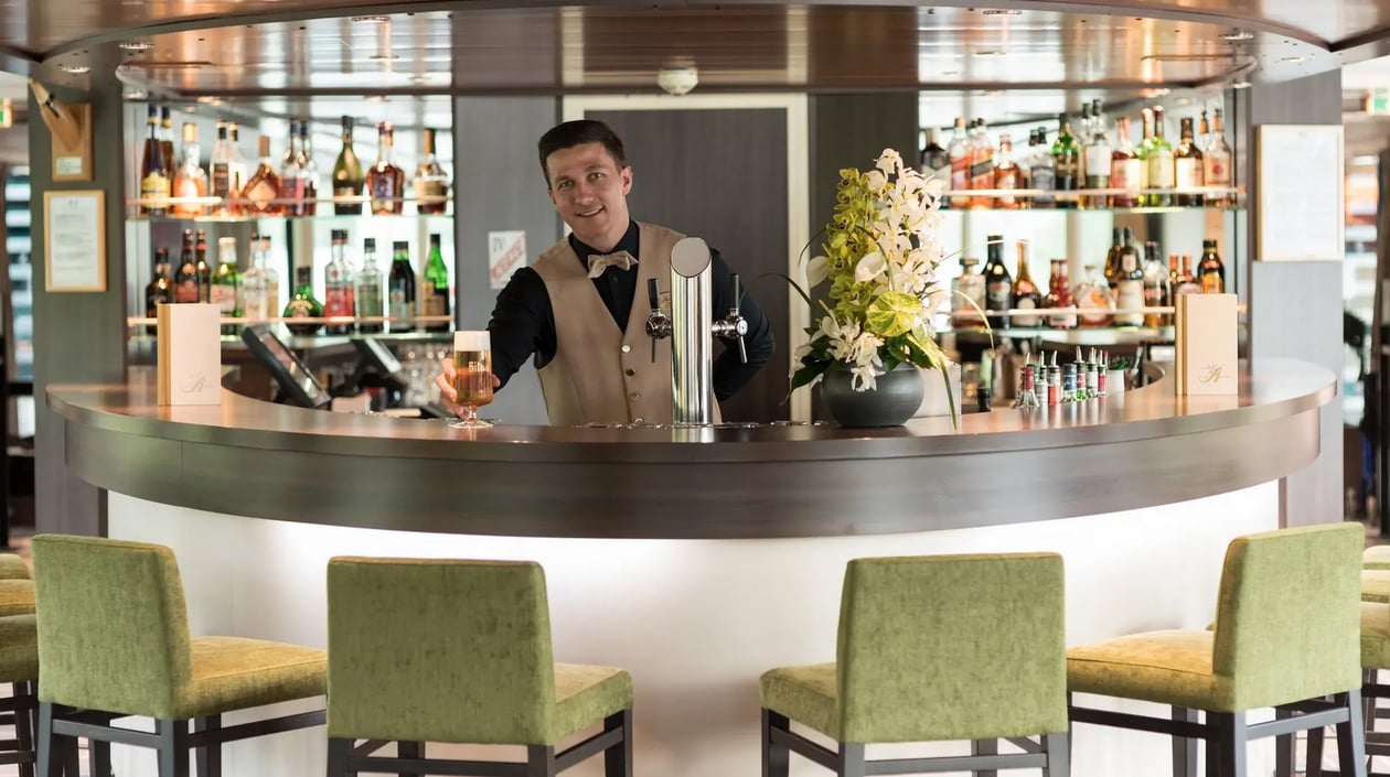 fotos_7_amadeus_diamond_panorama_bar_barkeeper_lightbox