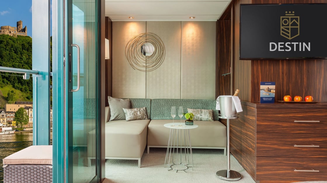 3_AMADEUS_Imperial_Suite_detail_balcony met logo