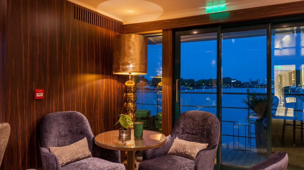 14_AMADEUS_Imperial_Club_stylish