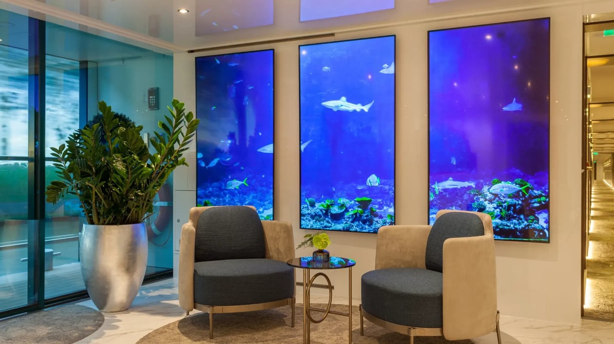 7_AMADEUS_Imperial_Lobby_multi screen display