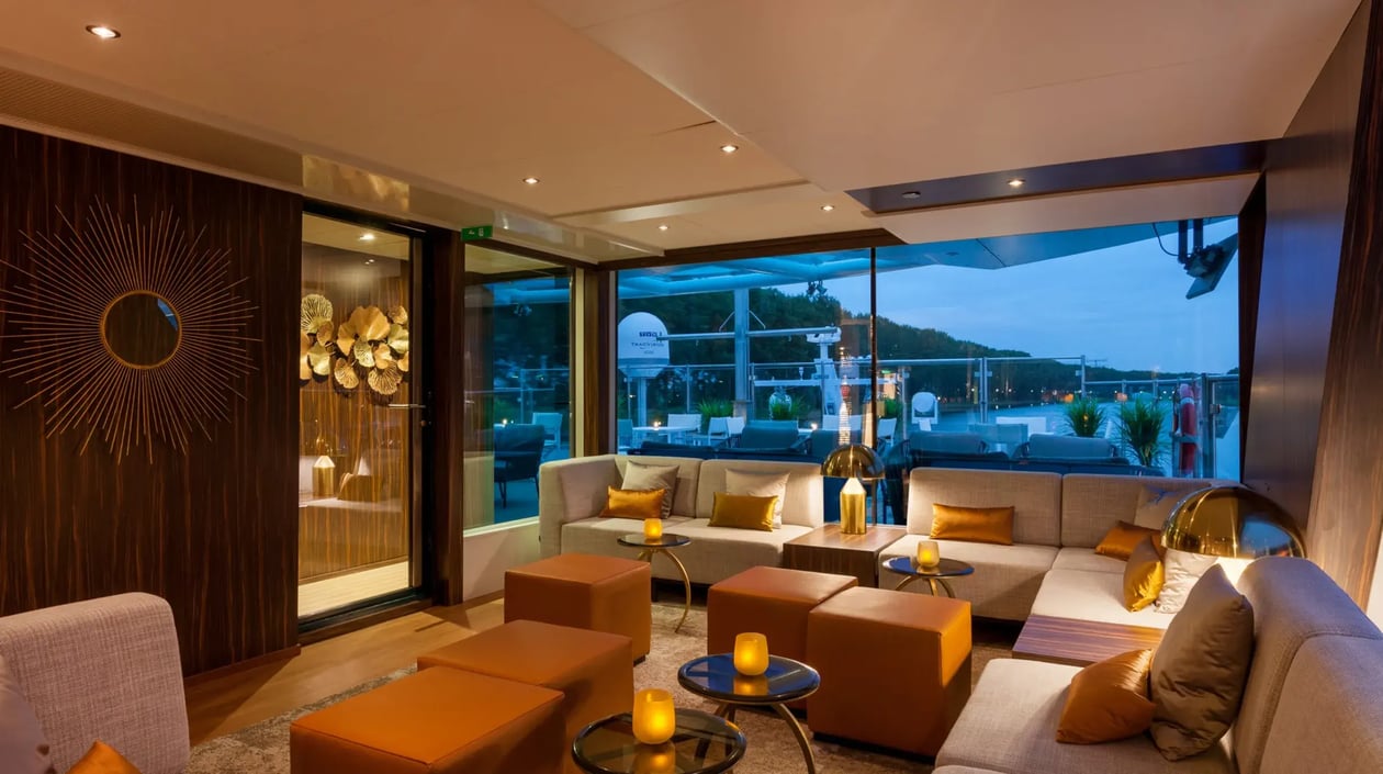 9_AMADEUS_Imperial_Lounge_cozy_sofas