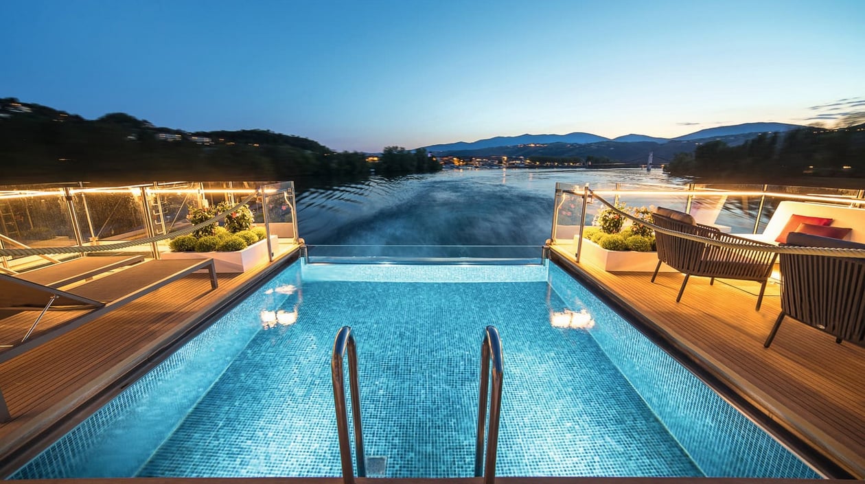 ©A-Provence_Pooldeck_Pool_Night_K