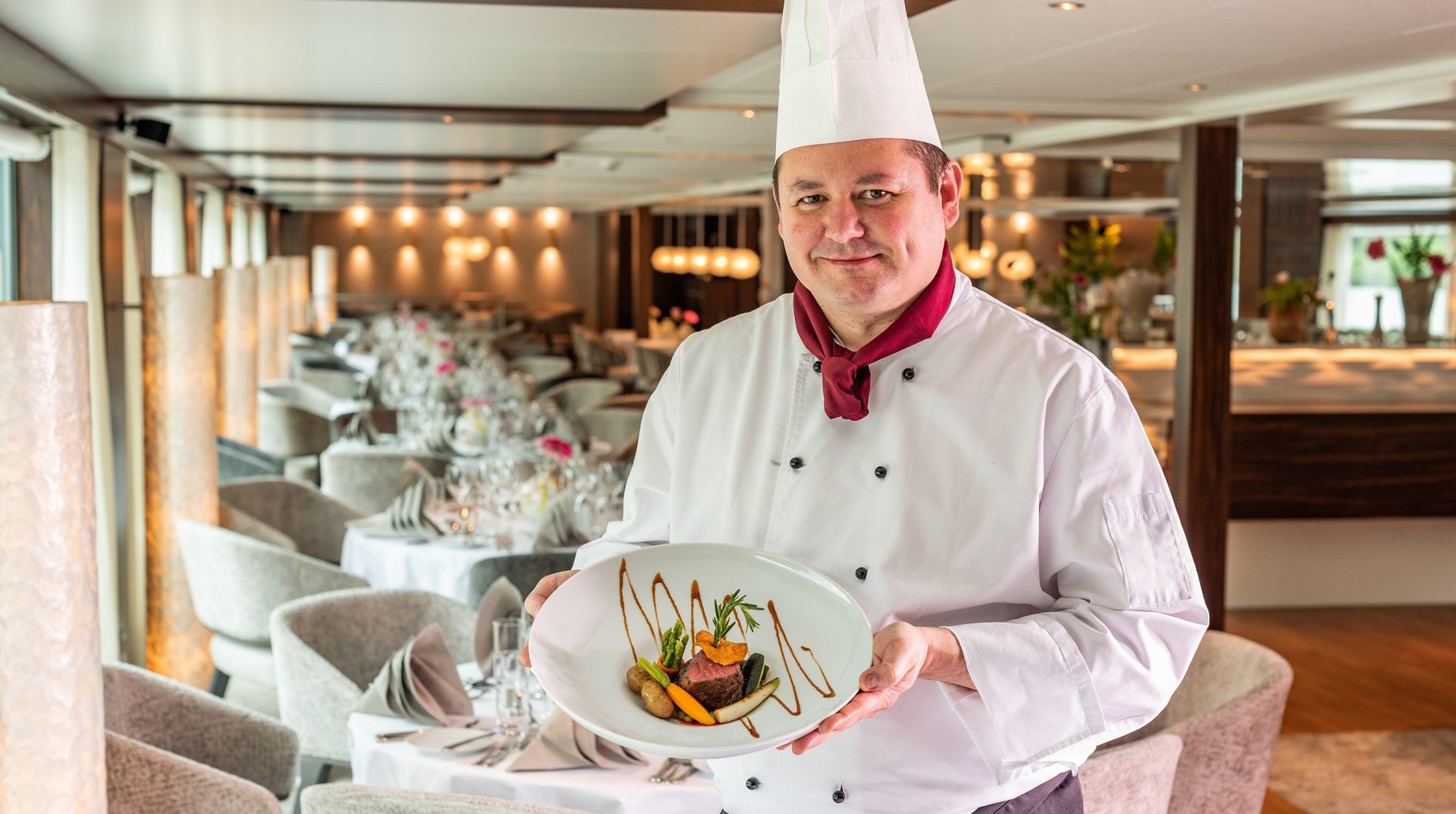 Amadeus Star - Chef met eten (1)
