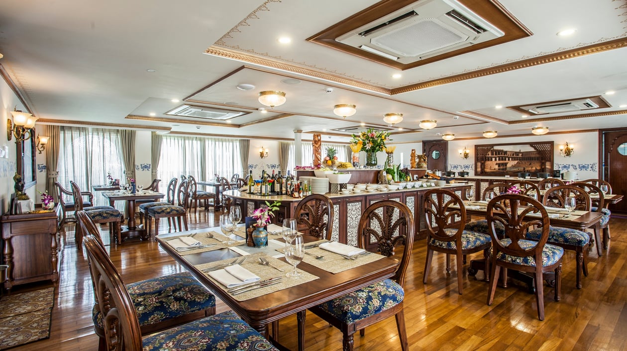 Ganges Voyager dining room