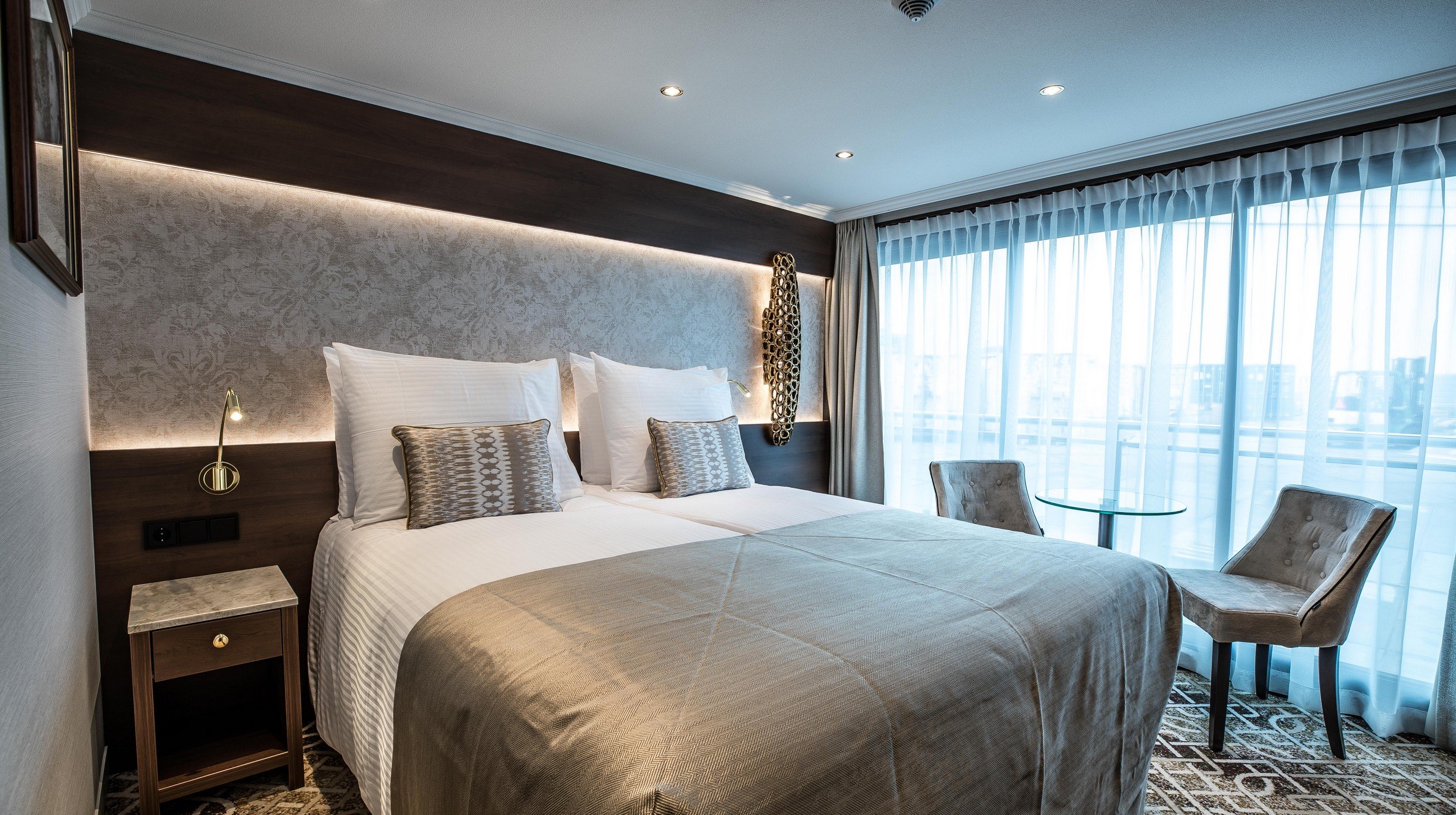 BW room 203-9977