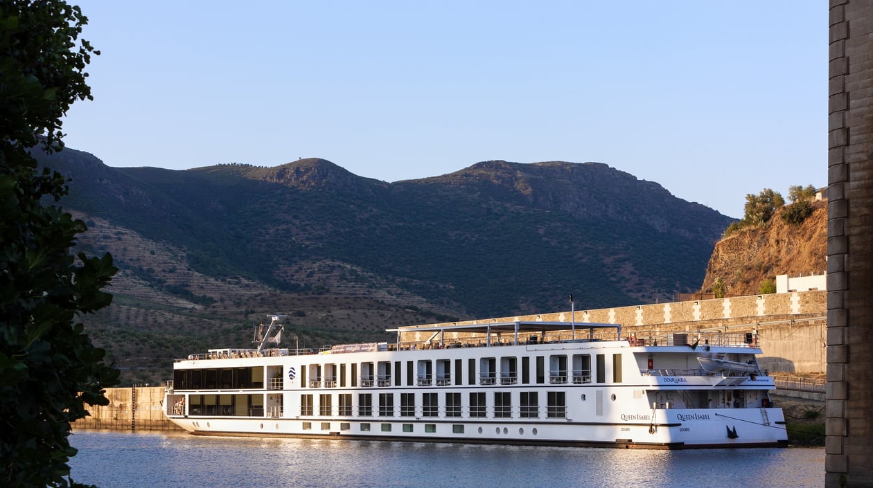 Riviercruiseschip Queen Isabel groot