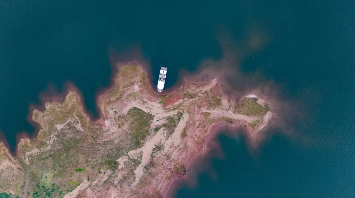 RV-African-Dream-vue-de-dessus-lac-kariba-Zambie-Zimbabwe-Afrique-CroisiEurope-ORIGINAL