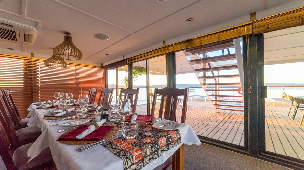 restaurant-vue-sur-pont-RV-African-Dream-Zambeze-CroisiEurope-Kevin Hogan-ORIGINAL