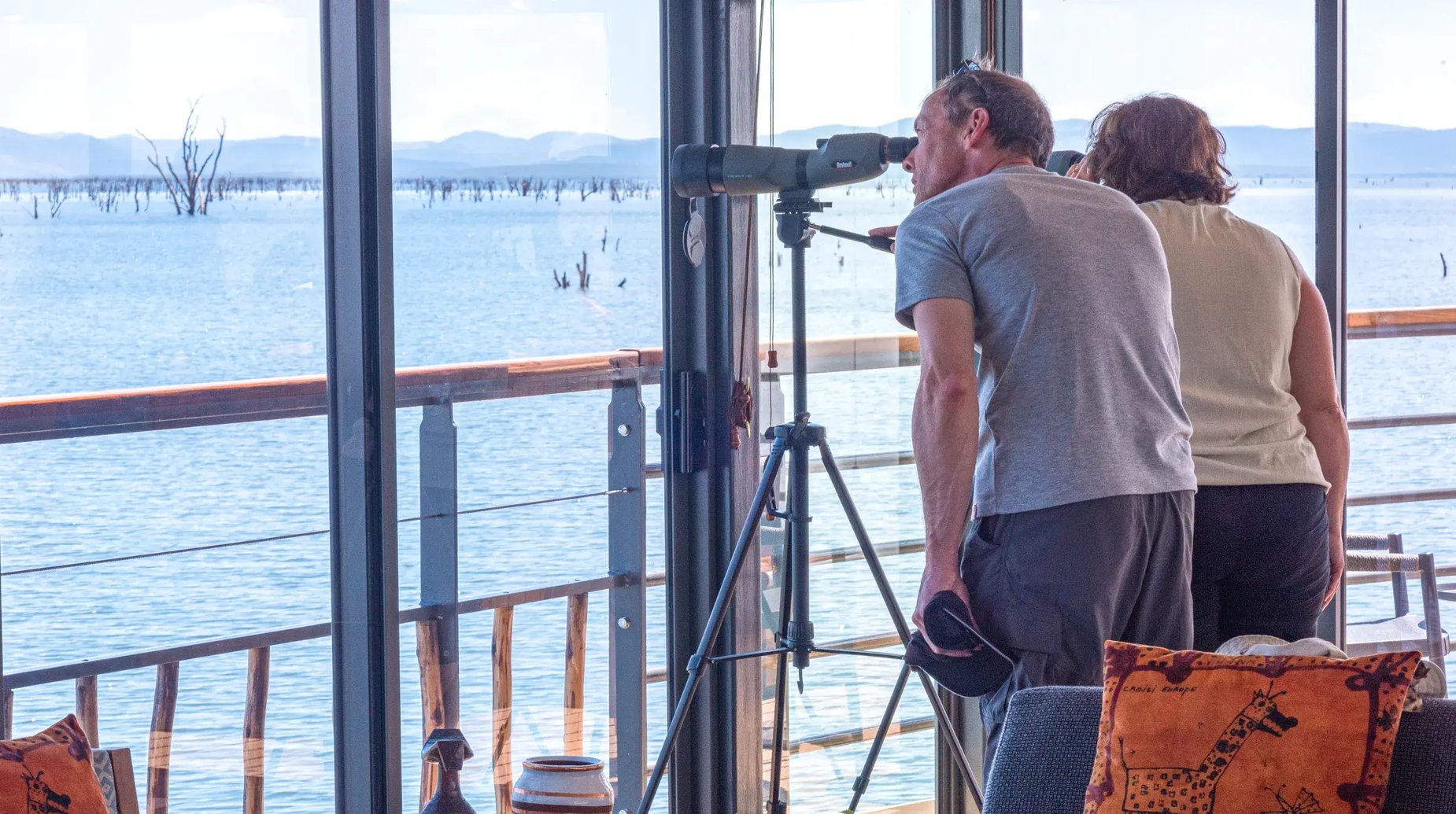 salon-telescope-observation-gens-RV-African-Dream-Zambeze-Kevin-Hogan-Kevin Hogan-ORIGINAL