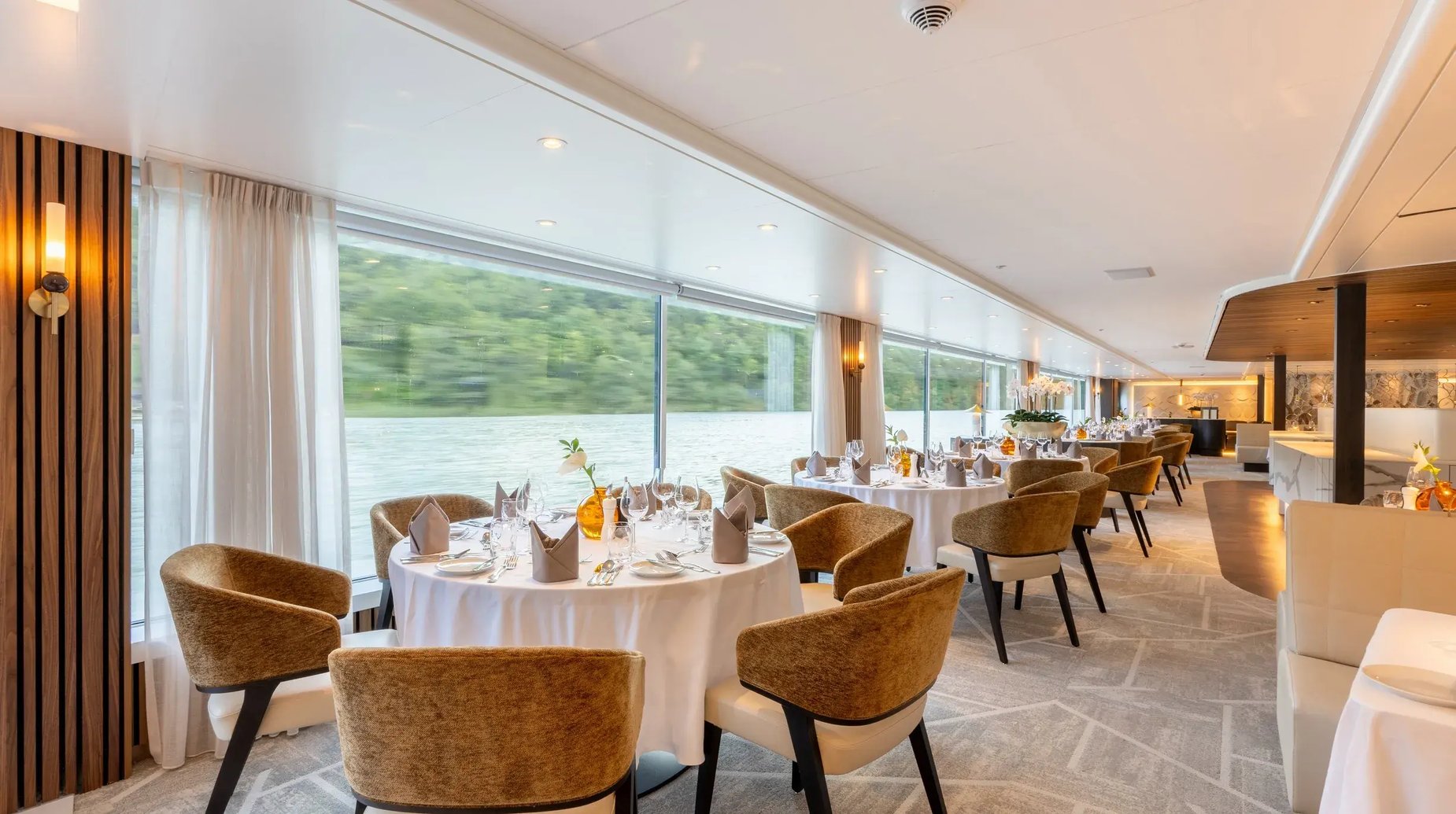 Lueftner Cruises_AMADEUS Amara_Interior_Restaurant Dinner 1