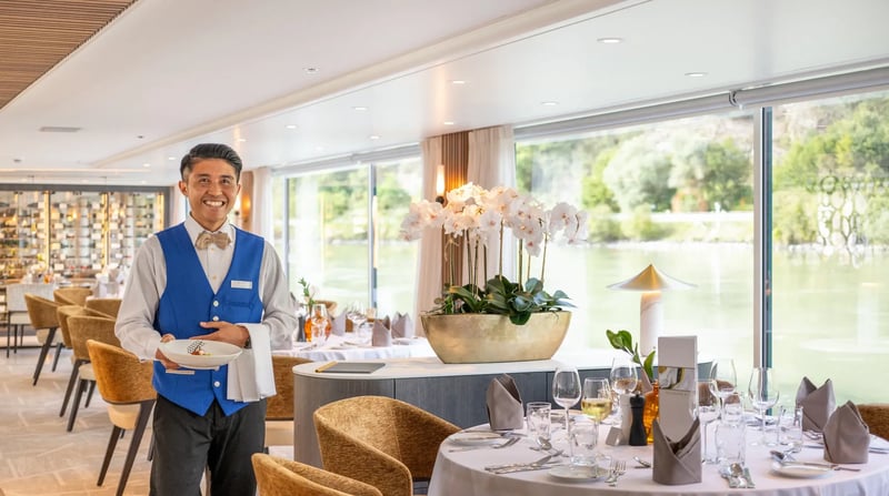 Lueftner Cruises_AMADEUS Amara_Interior_Restaurant Service 1