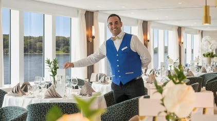 Crew_ Service_AMADEUS Crew in Restaurant of the AMADEUS Nova_Lueftner Cruises_Amadeus_Internal