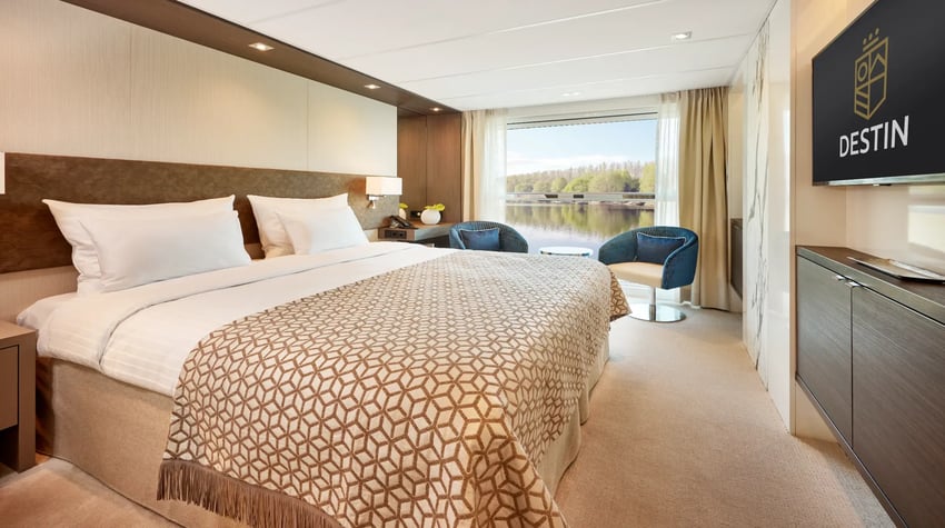 Lueftner Cruises_AMADEUS Riva_Cabin Mozart Strauss Deck LOGO Destin-1