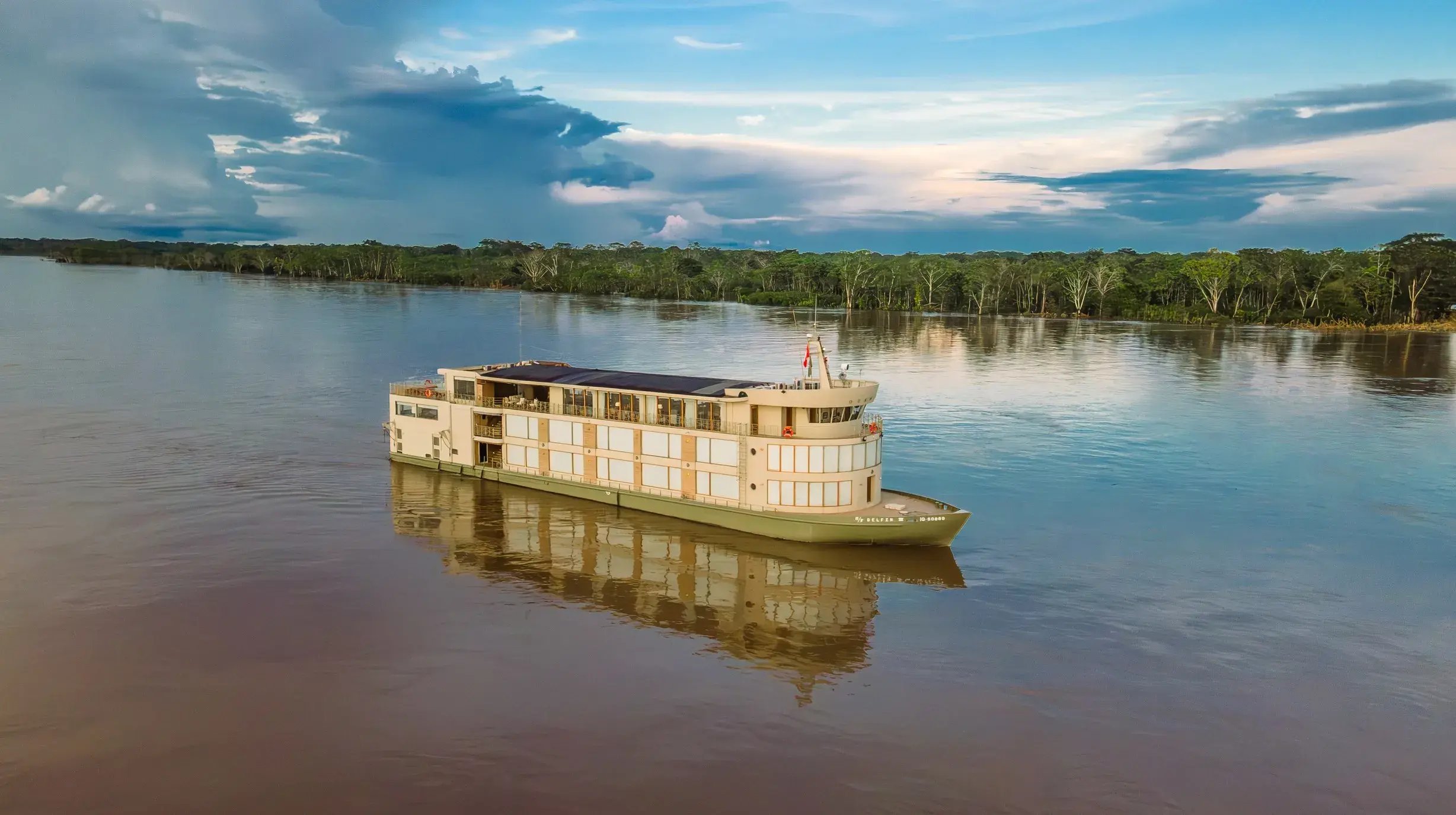 Riviercruiseschip Delfin III