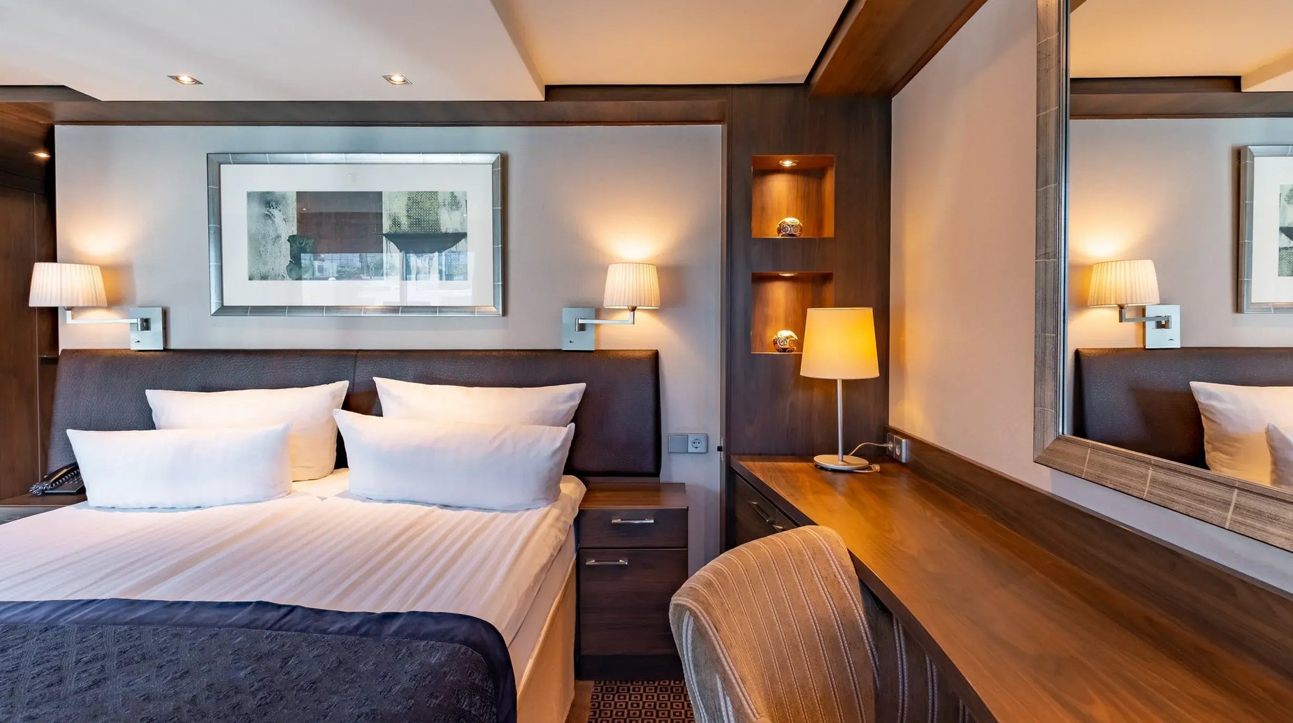 Monarch Countess_Cabin (18)