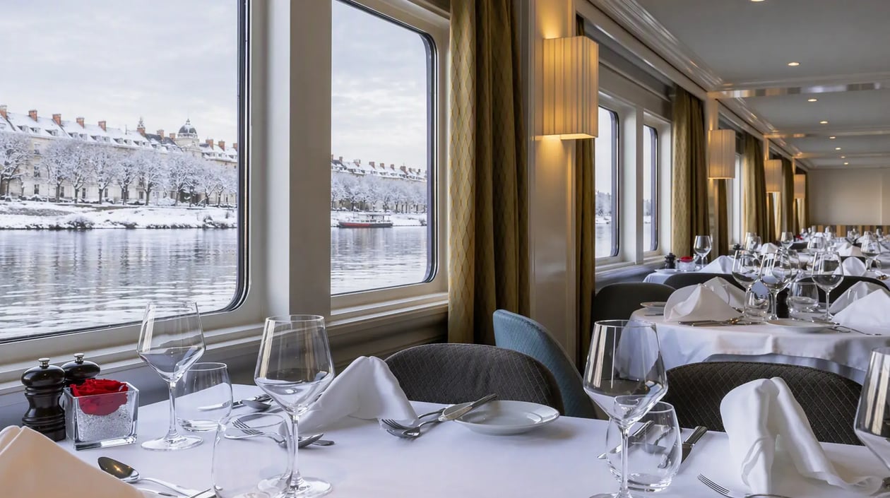 Monarch Princess - luxe restaurant winter (2)