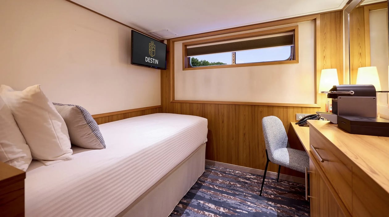 1-pers. C-cabine SWISS-SPLENDOR1013-LOGO (1)