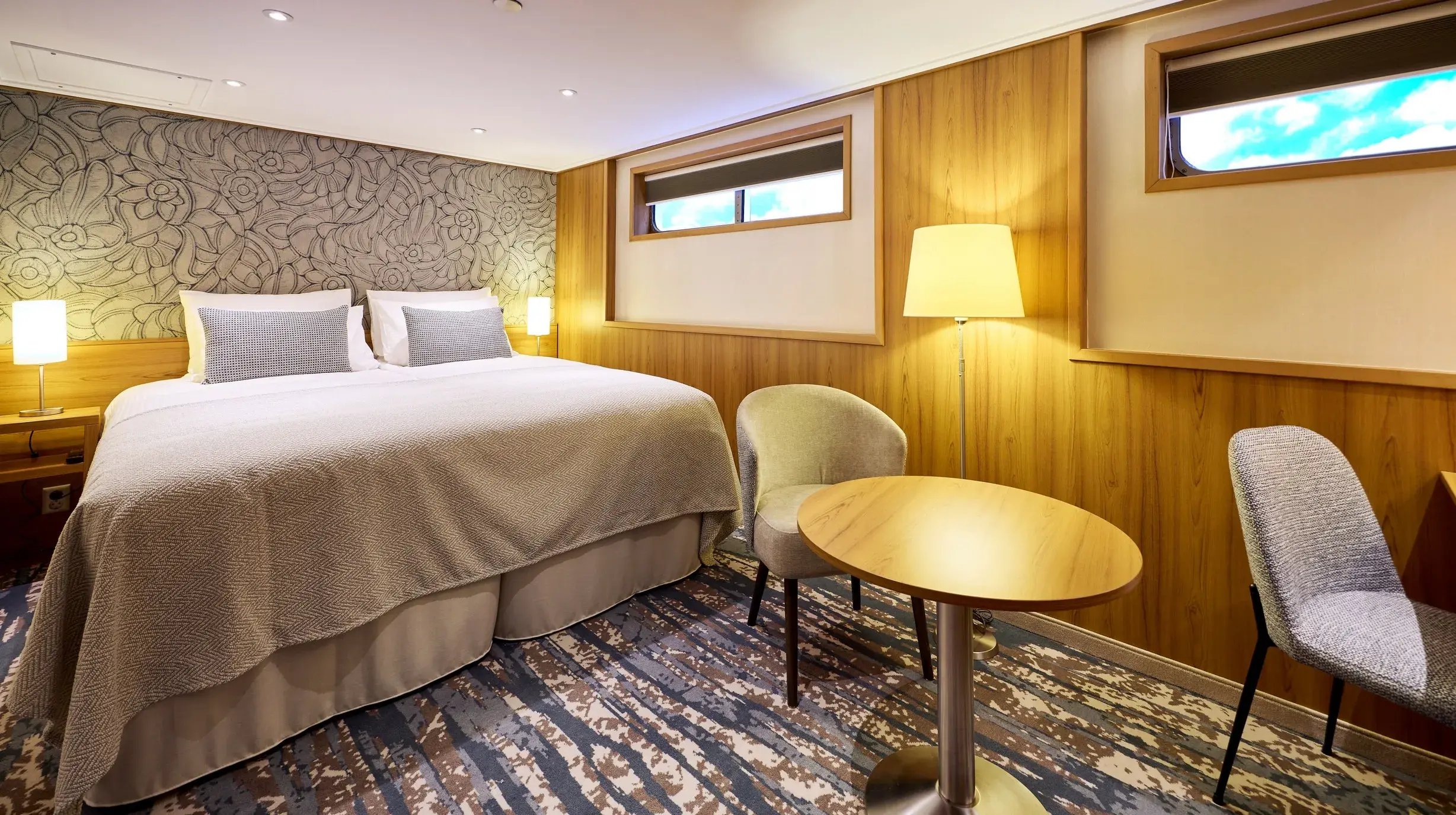 C-suite SCYLLA-SWISS-SPLENDOR5717-RET