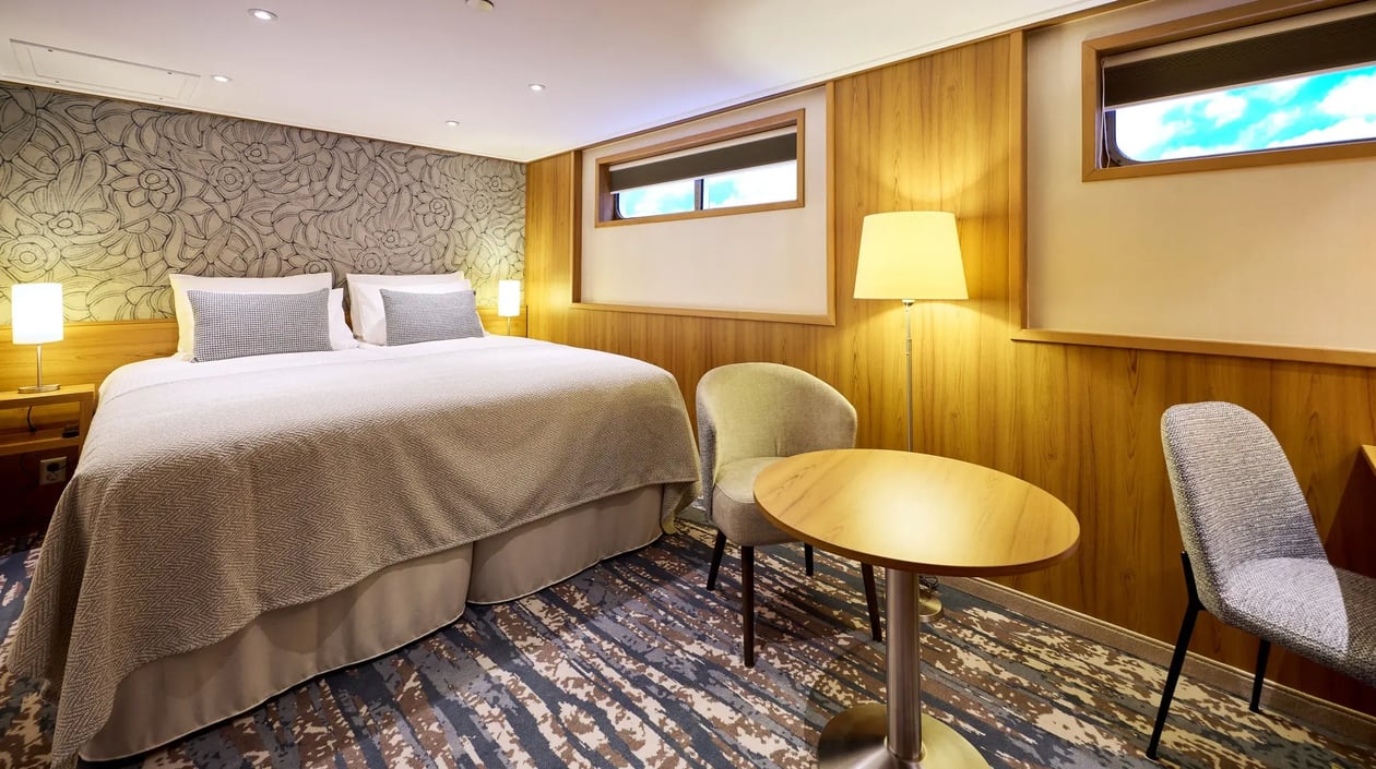 C-suite SCYLLA-SWISS-SPLENDOR5717-RET