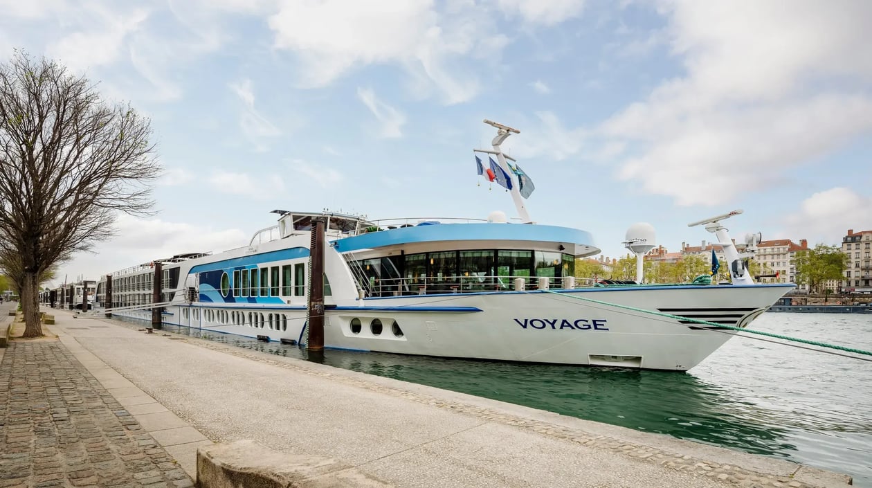 VOYAGE Exterior (2)