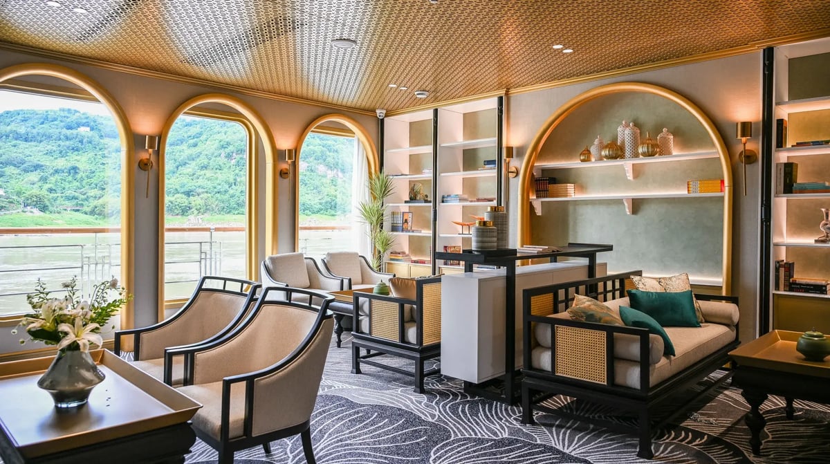 Yangzi Explorer - VELVET LOUNGE