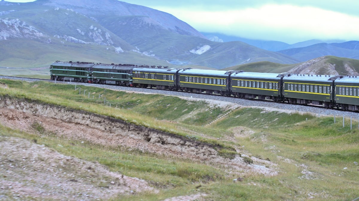 Shangri-La Express Golden Eagle (3)