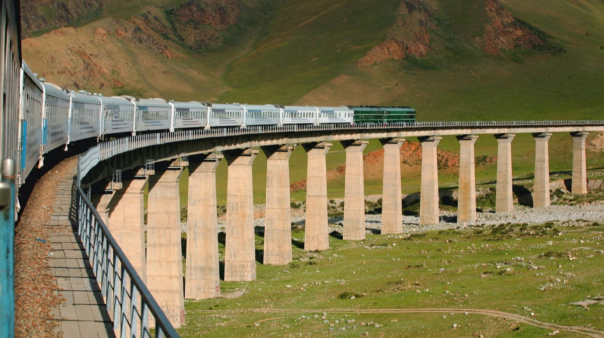 Shangri-La Express Golden Eagle (6)