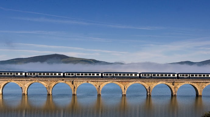 De El Transcantábrico Gran Lujo is een historische privétrein met prachtig ingerichte suites. U maakt hiermee een historische treinreis door Spanje