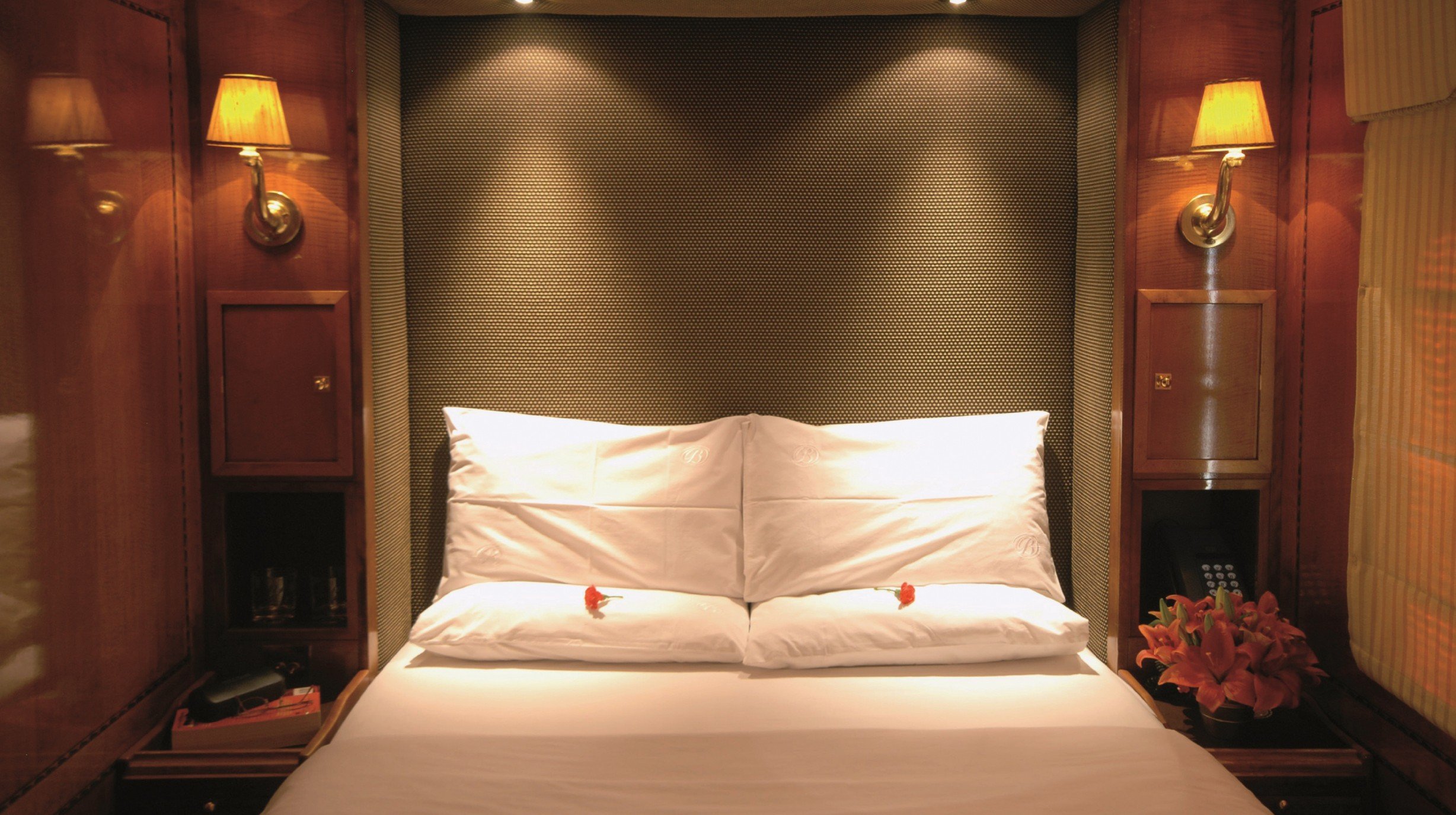 The Blue train Luxury Suite - Night time