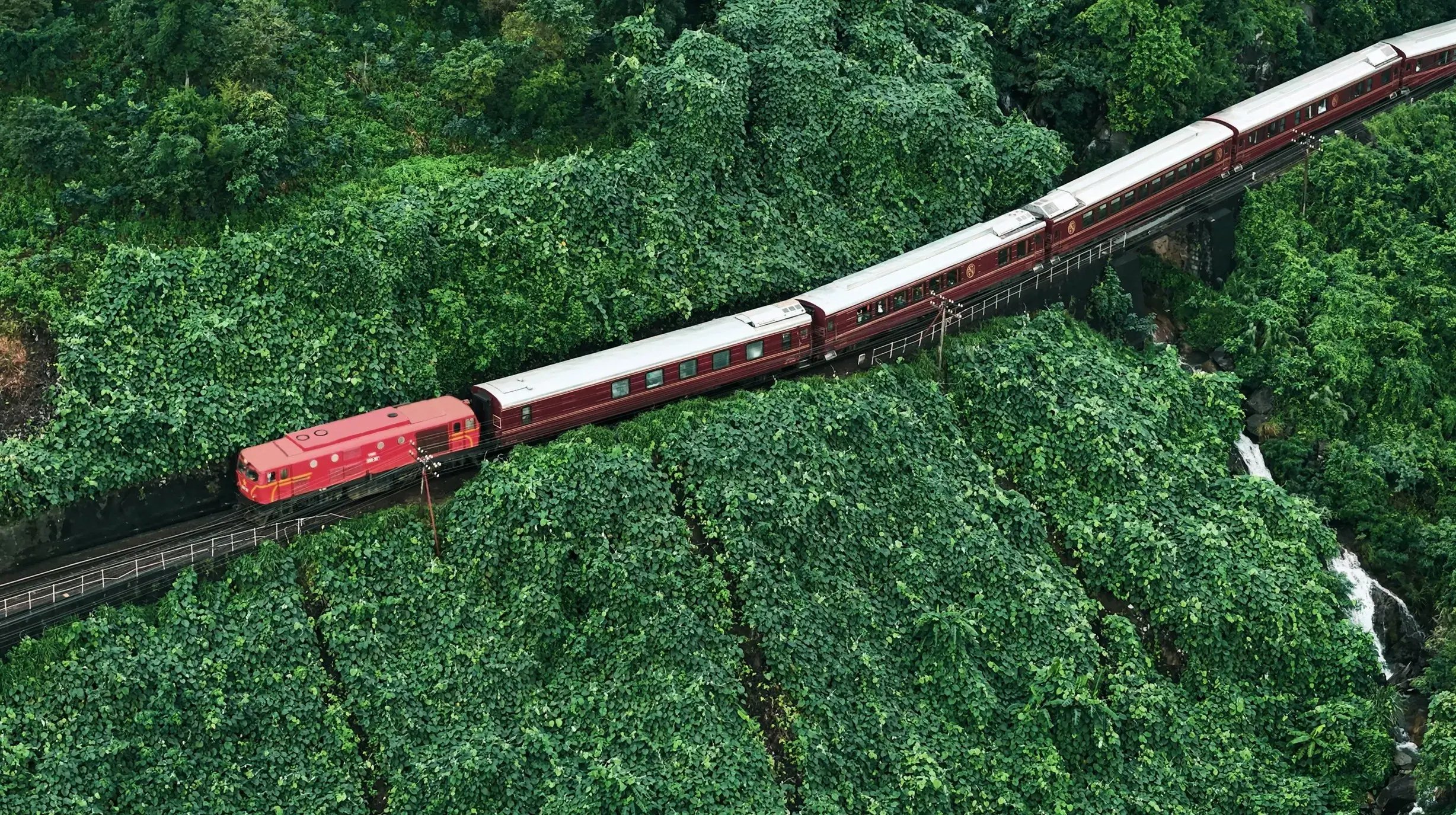 Sjourney in landschap (2)