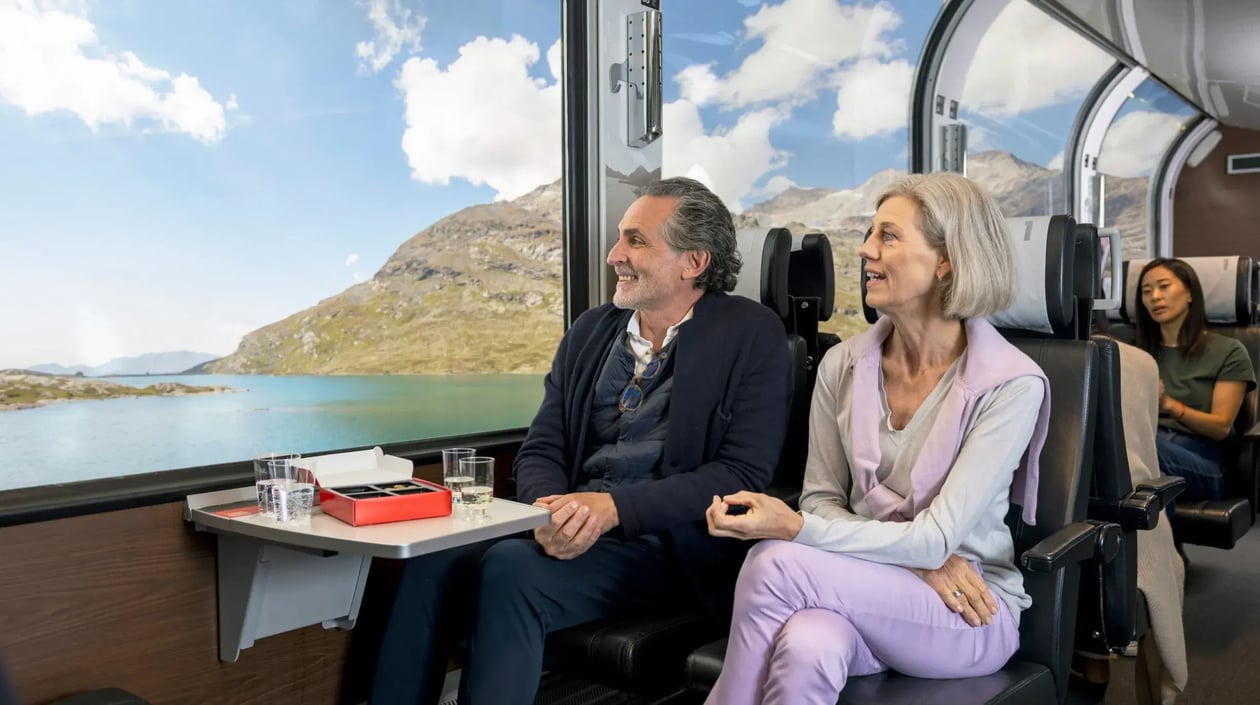 Reisende im Bernina Express