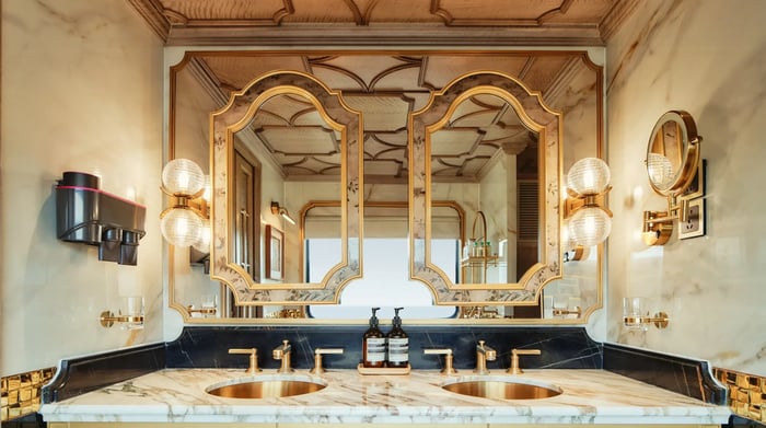 HAN DYNASTY SUITE 3