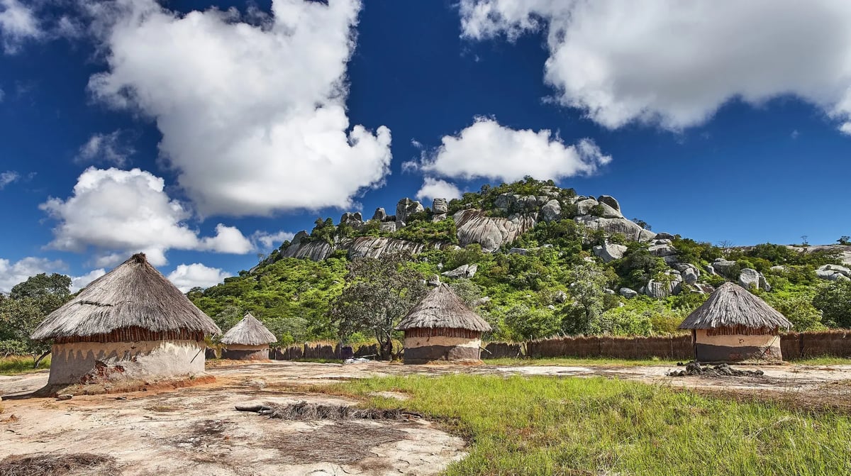 Great Zimbabwe Monument huizen in omgeving