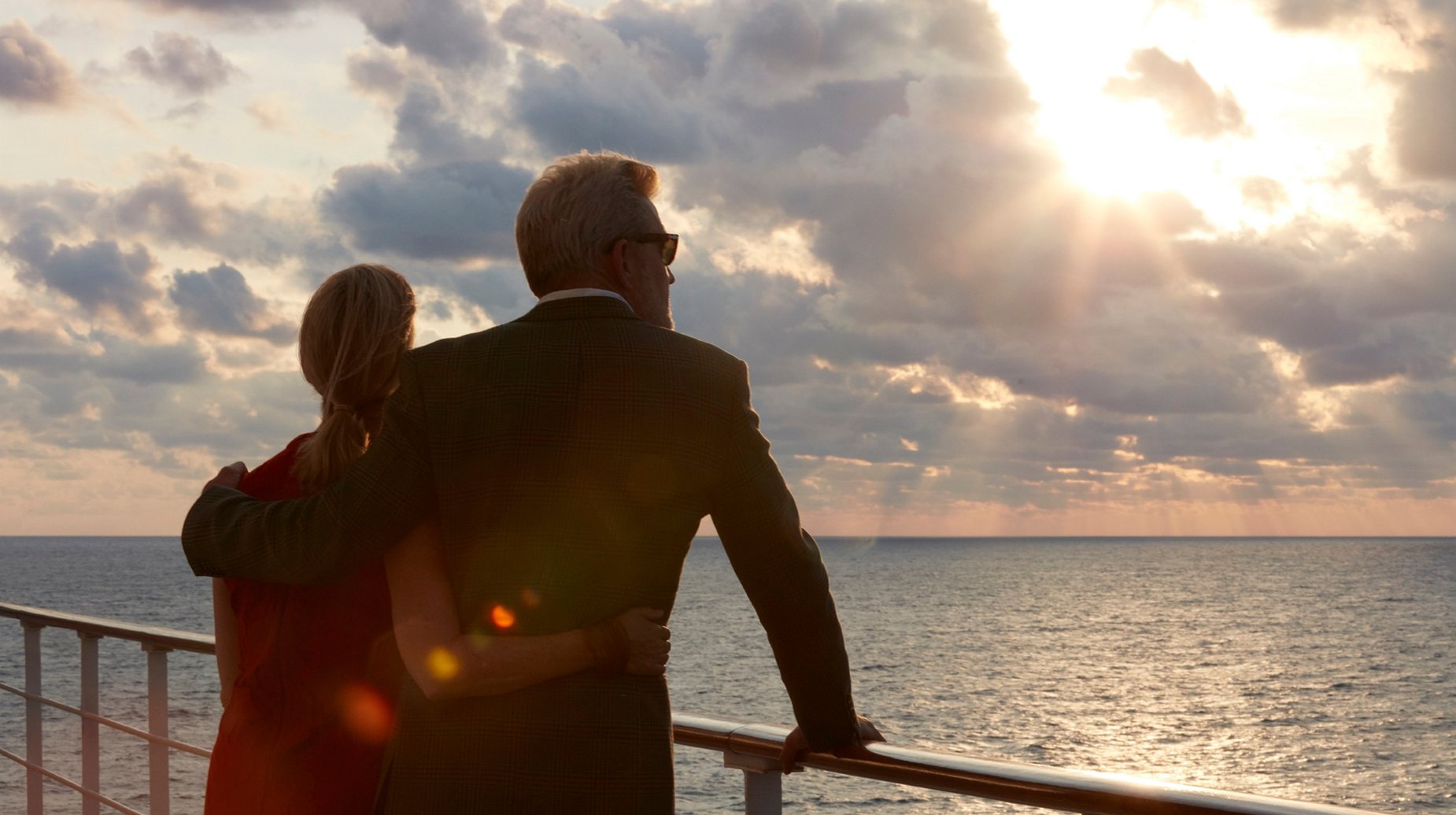 Cunard - Queen Mary 2 - Watching sunset