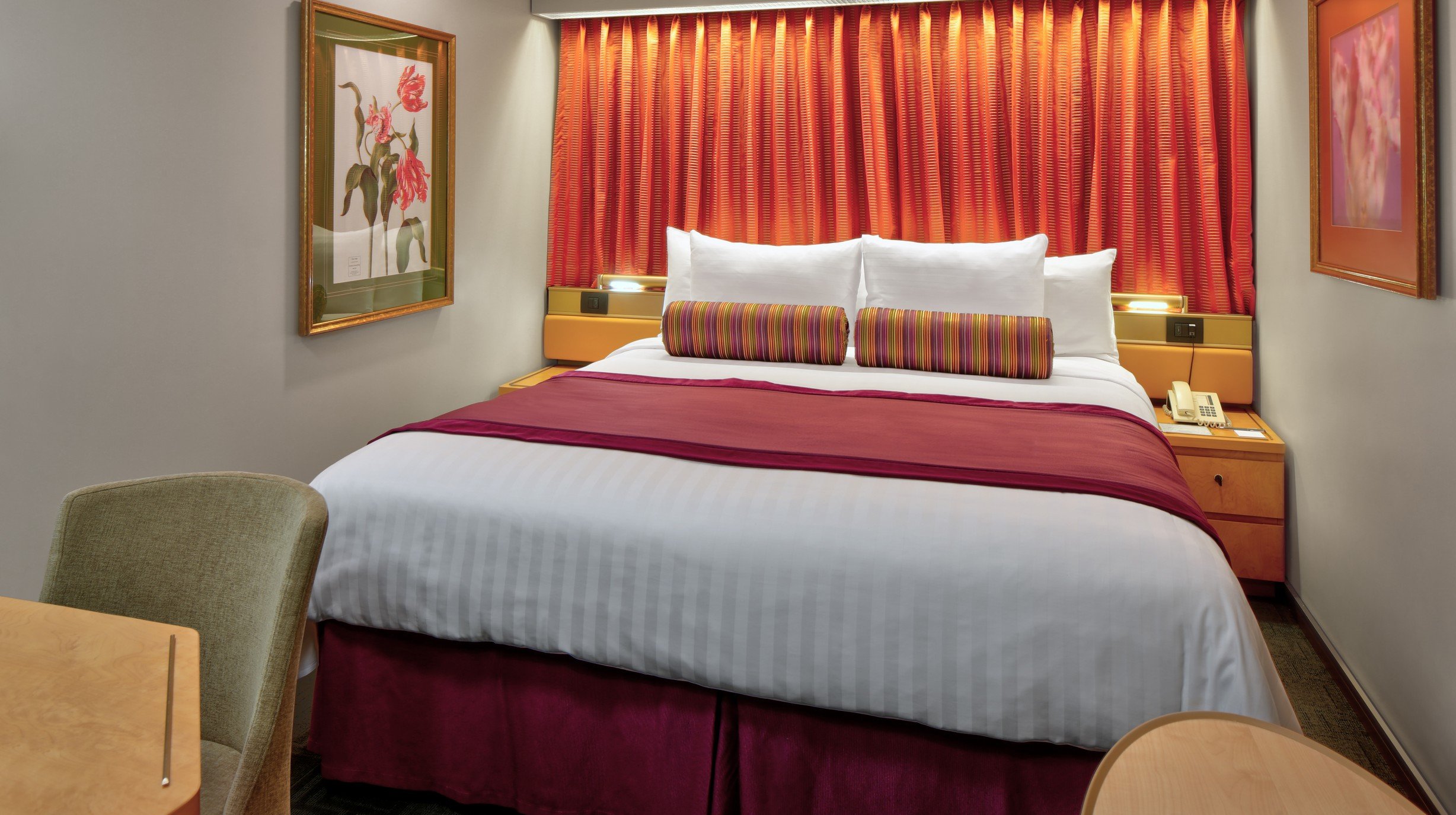 ZUDM21-InteriorStateroom-Bedroom1R