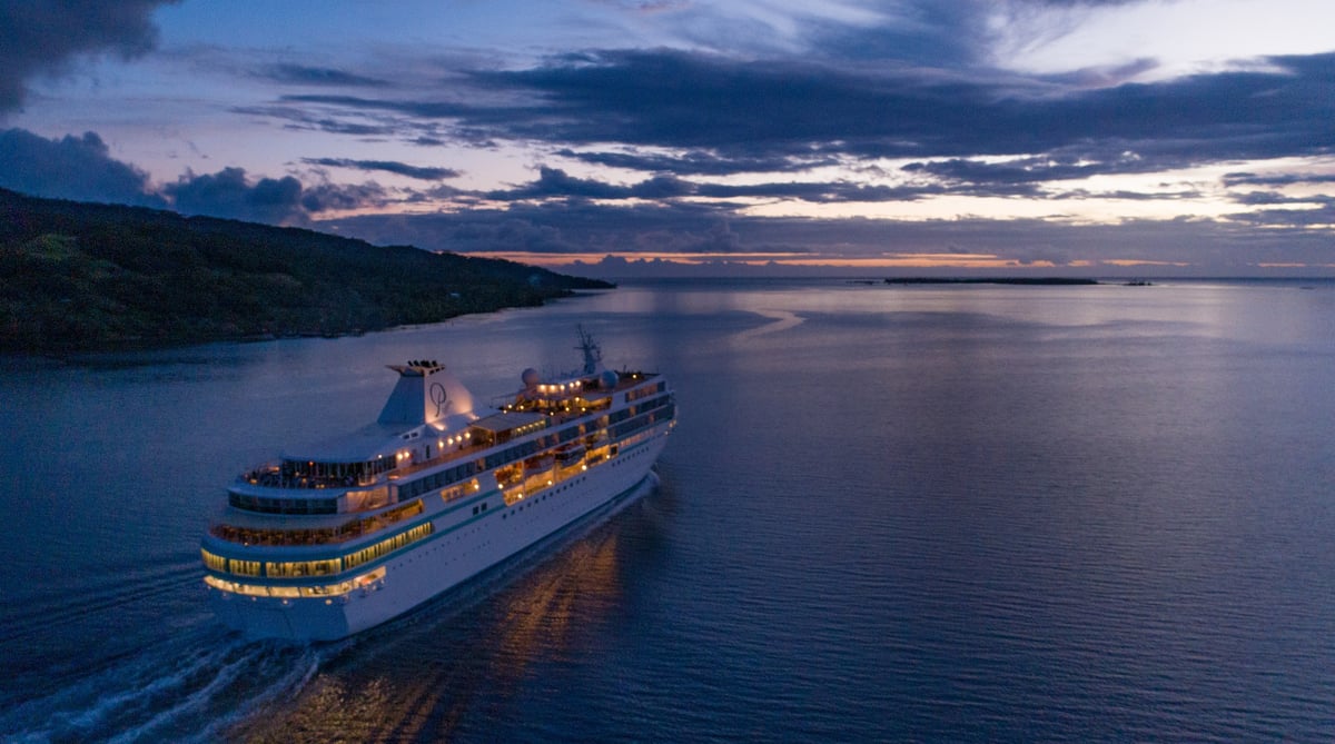 V_ms-PaulGauguin_evening_0747��PAULGAUGUIN-PONANT-Tim McKenna
