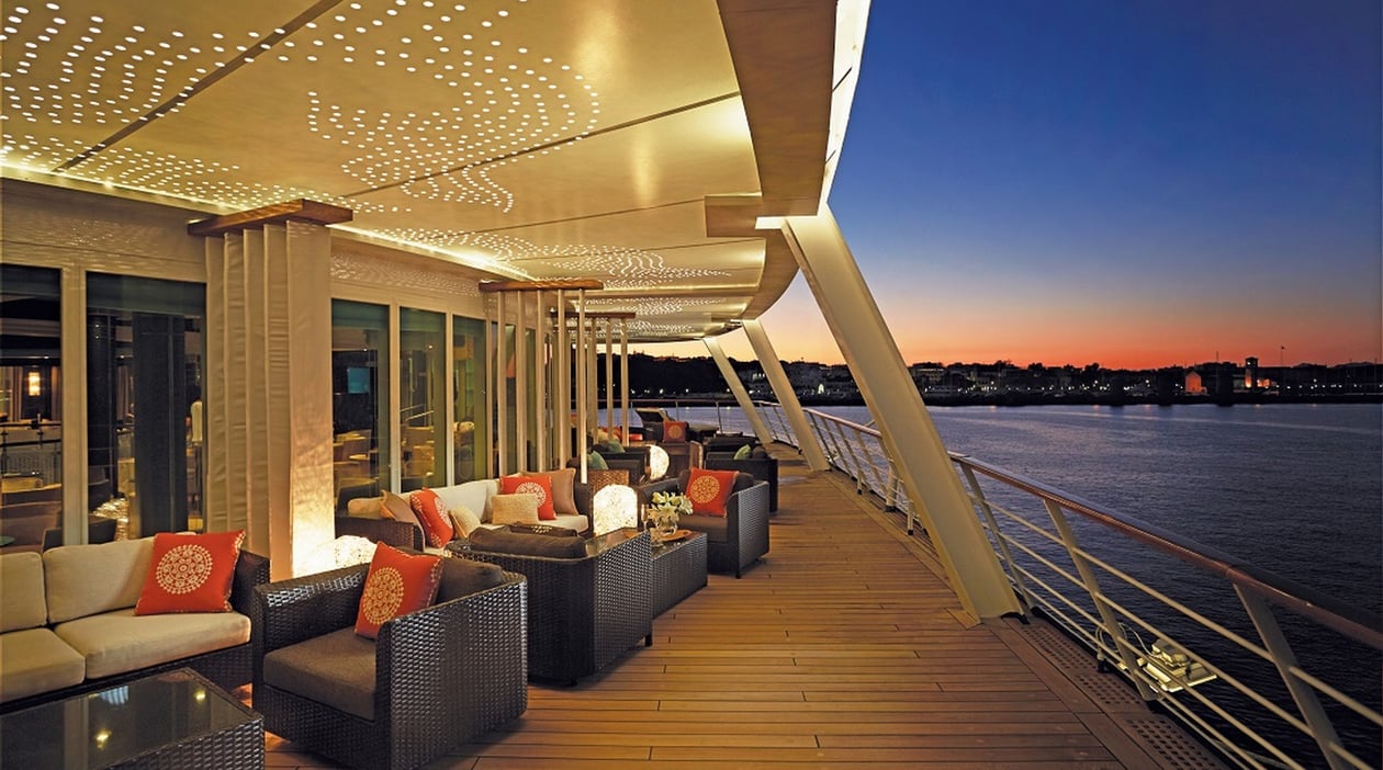 VOY Horizon Lounge Deck