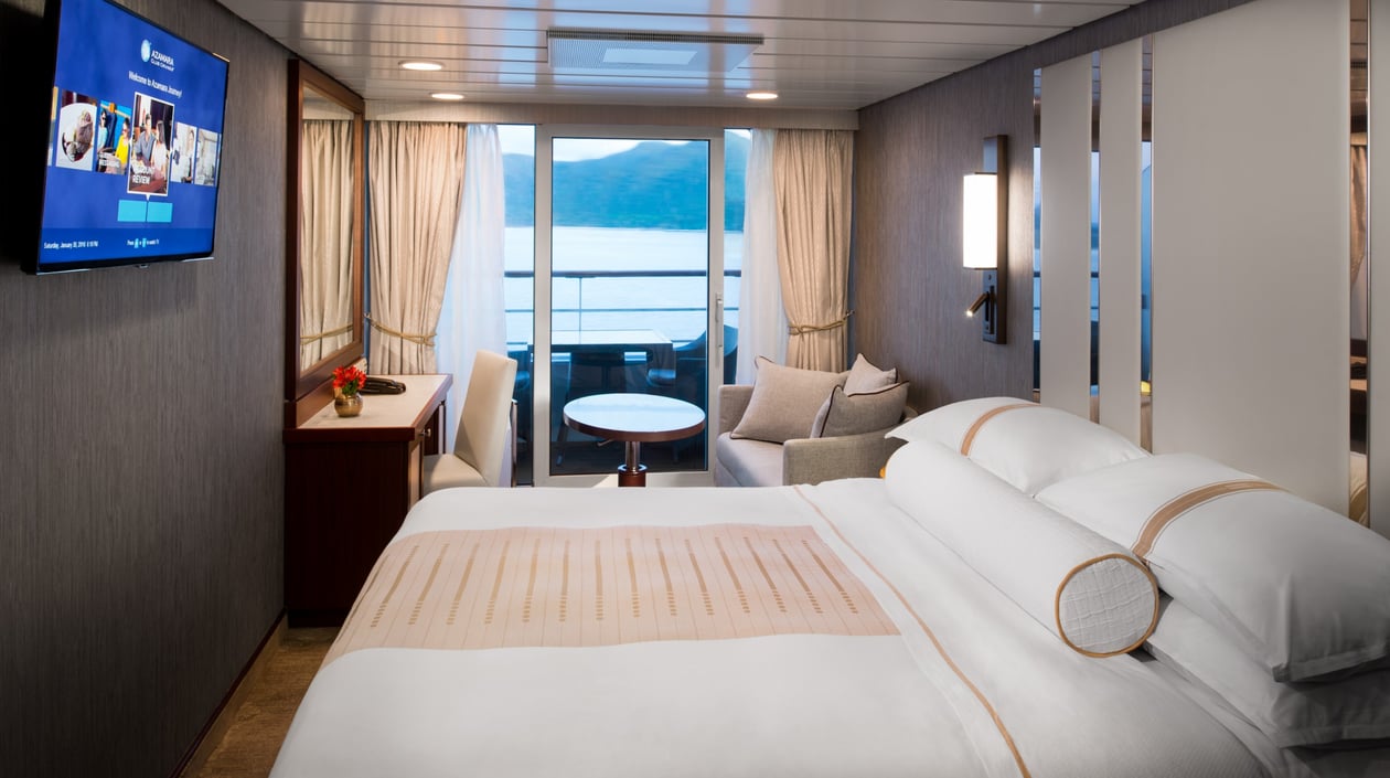 AZA_club_veranda_bedroom_NoFruit-1