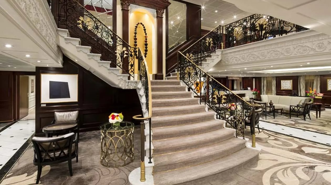 azamara-quest-reisverslag-lobby-dek-4