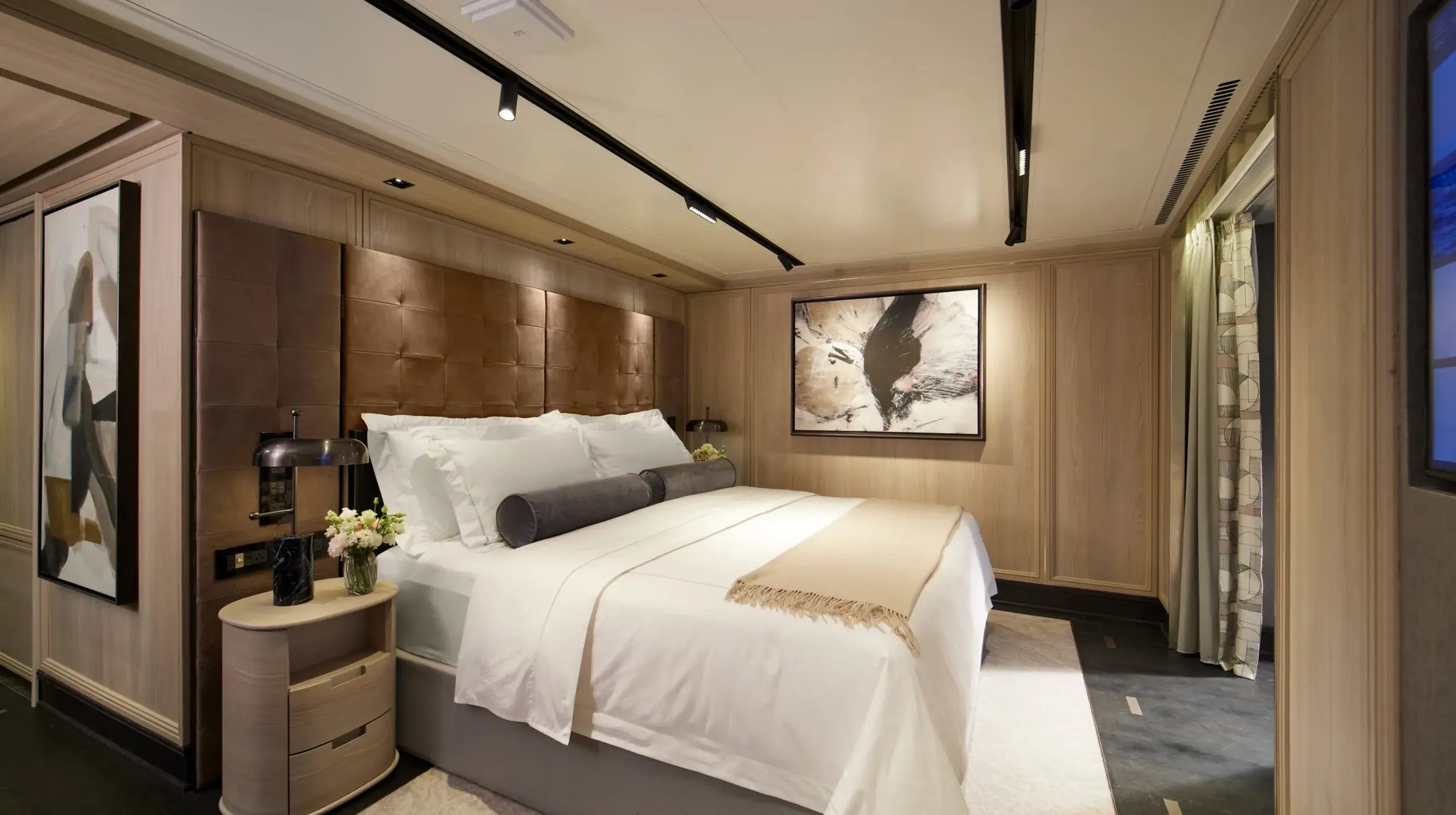 GRA Signature Suite Bedroom_2025-03-07_10-08-11